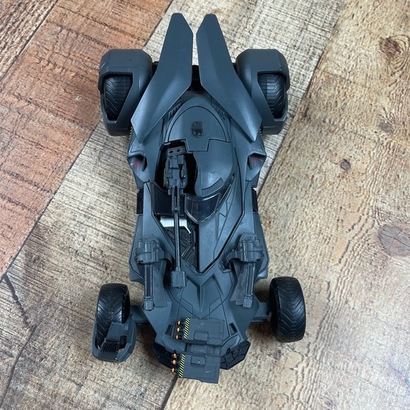 DC Batman Batmobile Justice League Collector Toy Car Metal Die Cast Scale 1/24 - Picture 2 of 8